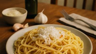 Macarrão ao Alho com Queijo